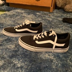 vans black and white sneakers